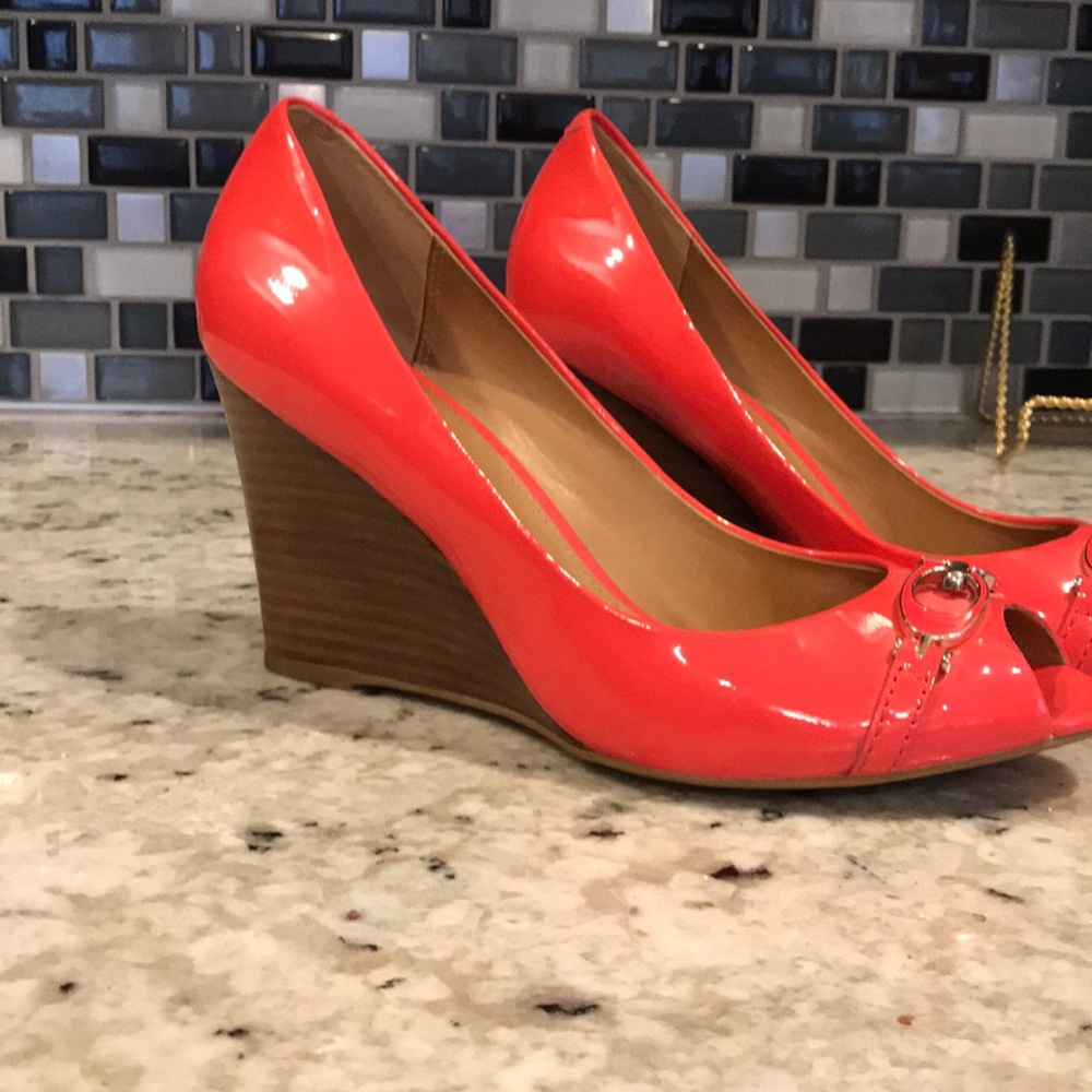 Coach tangerine pink 3” wood chunk peek a boo